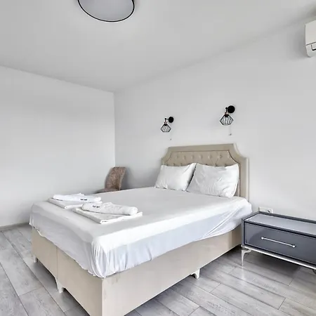 Sunny Seaside Retreat 2bd In By Flat Mаnаger Апартаменты *